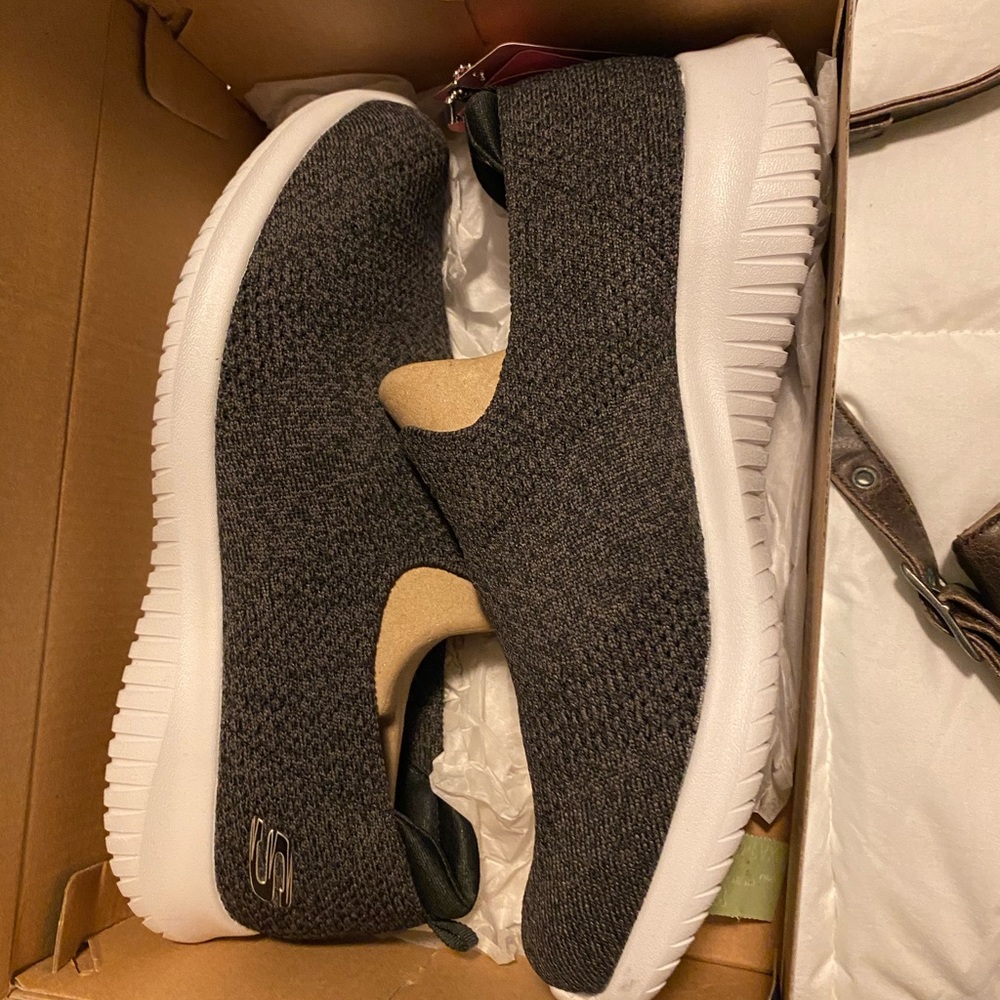 Sketchers shoes size 9